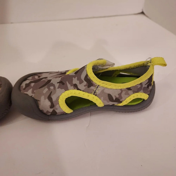 OP Little Boy Water Shoes in Size 5 (Baby) - Picture 4 of 9